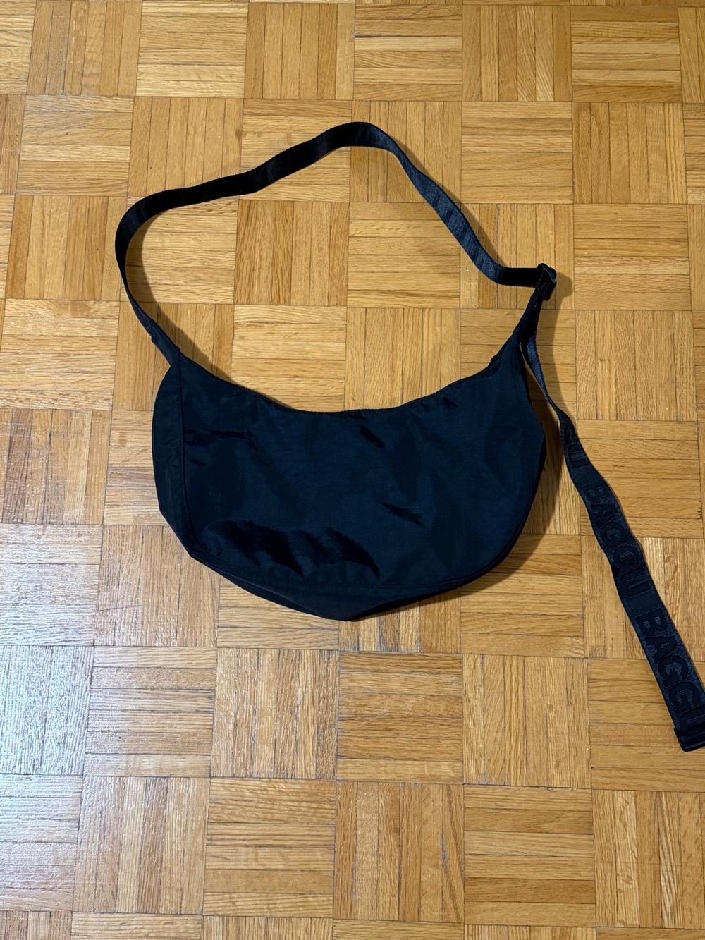 BAGGU Medium Nylon Crescent Bag- black